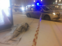 В Москве автомобиль протаранил остановку, пострадала женщина